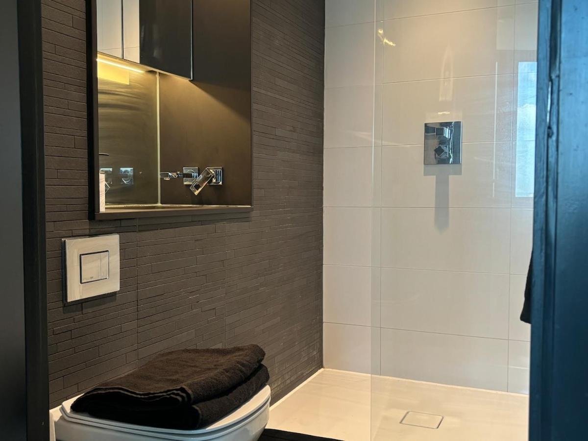Amory Tower - High Rise Pinnacle Appartement *